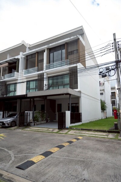 เดอะ เทอเรส รามอินทรา