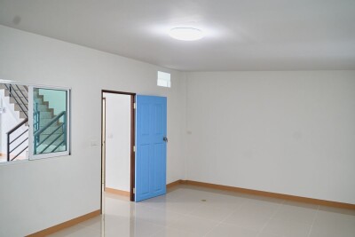 ทาวน์เฮ้าส์ 4 ห้องนอน  3 ห้องน้ำ  จอดรถได้ 4 คัน-5