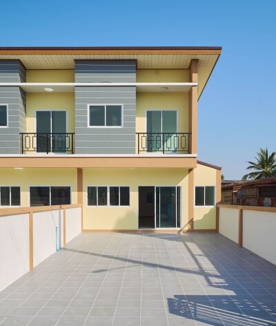 ทาวน์เฮ้าส์ 4 ห้องนอน  3 ห้องน้ำ  จอดรถได้ 4 คัน-1