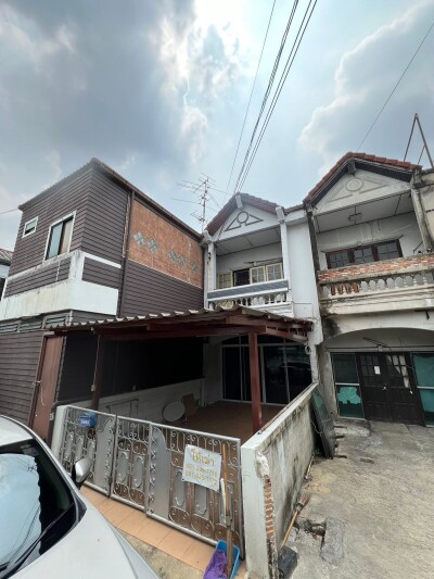 ทาวน์เฮ้าส์ 2 ชั้น ทำเลทอง "เลี่ยงเมืองปากเกร็ด"