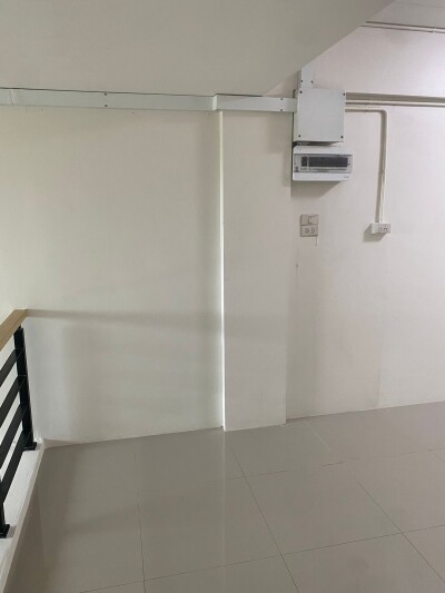 ตึกให้เช่า มีที่จอดรถกว้าง 20 คัน ติดตลาดกันตนา