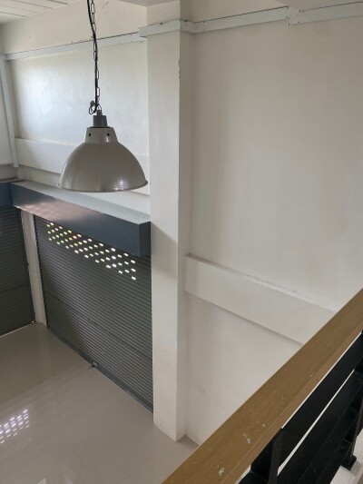 ตึกให้เช่า มีที่จอดรถกว้าง 20 คัน ติดตลาดกันตนา