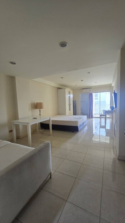 เดอะ คัลเลอร์ ลีฟวิ่ง คอนโดมิเนียม / The Color Living Condominium