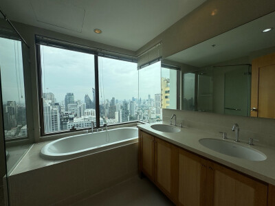 ดิ เอ็มโพริโอ เพลส / The Emporio Place-25