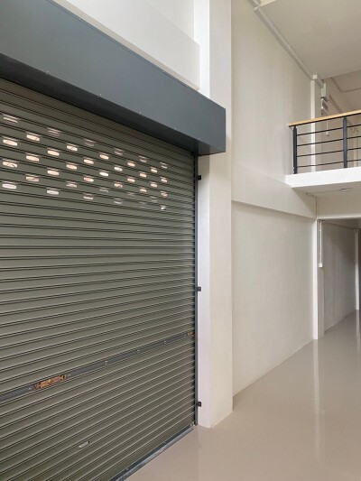 ตึกให้เช่า มีที่จอดรถกว้าง 20 คัน ติดตลาดกันตนา