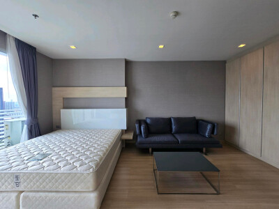 สกายวอล์ค และ เวลซ์ เรสซิเดนซ์ / Sky Walk & Weltz Residence-2