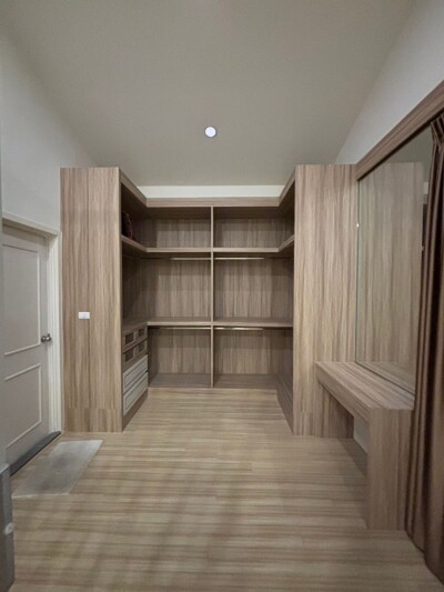 บ้านแฝด สวย ตกแต่งพร้อม ทำเลดี สงบ ปลอดภัย ใกล้แหล่งชุมช