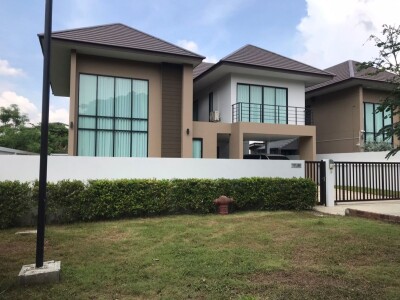 หมู่บ้านเดอะแกรนด์บ้านราชพฤกษ์ สุวินทวงศ์-สุวรรณภูมิ / พื้นที่ใช้สอย 296 ตรม 2 ชั้น 3 ห้องนอน 3 ห้องน้ำ 1 ห้องครัว ที่จอ