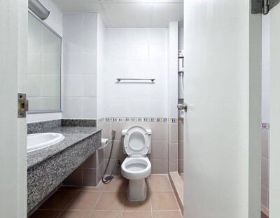 ยูคอมเพล็กซ์ คอนโดมิเนียม / U Complex Condominium