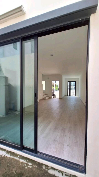 เอ็มไลฟ์ ลำลูกกา - คลอง 4