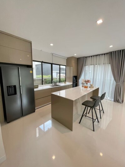 บางกอก บูเลอวาร์ด พระราม 9 / 247 ตร.ม.-3