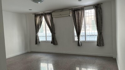 ไพลิน ปาร์ค รัตนาธิเบศน์