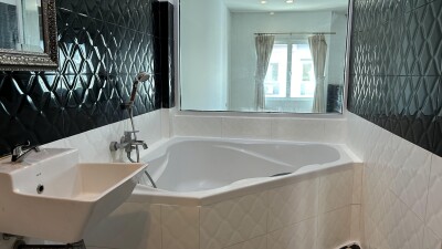 ไพลิน ปาร์ค รัตนาธิเบศน์