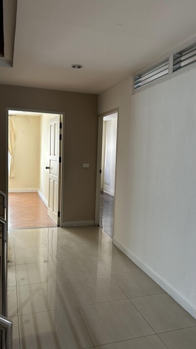 ไพลิน ปาร์ค รัตนาธิเบศน์