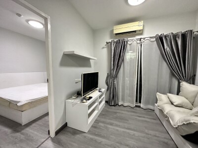 เอ สเปซ ไฮด์อเวย์ อโศก - รัชดา / - ขนาด 54 ตรม. วิวสระว่ายน้ำ-1