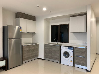 เซ็นทรัลซิตี้ บางนา อีสทาวเวอร์ / Central City East Tower