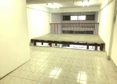 ✨ ให้เช่าอาคารพาณิชย์ 2 ชั้นครึ่ง ซ.พหลโยธิน 52-4