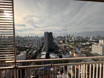 ทรู ทองหล่อ / Thru Thonglor