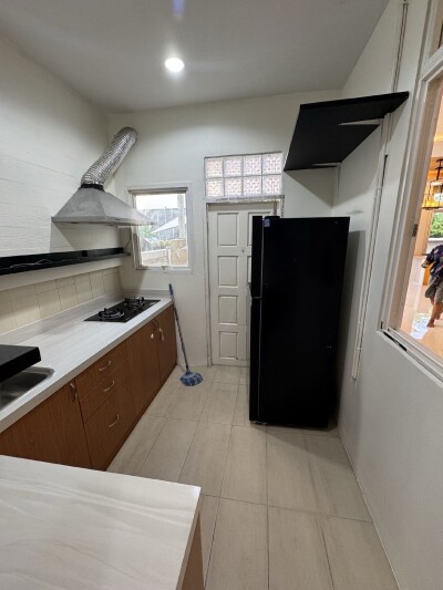 รสา สแปนิช คอร์ทยาร์ด