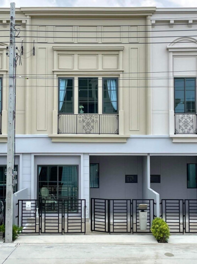 สิริ เพลส เมกา บางนา