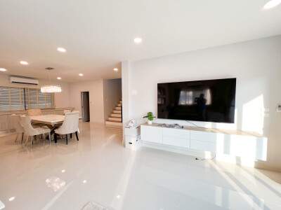 อัปเดตล่าสุด 25/3/68 : เซนโทร บางนา / พื้นที่ใช้สอย 289 ตารางเมตร 4 ห้องนอน 5 ห้องน้ำ  *-5