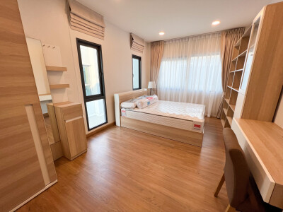 อัปเดตล่าสุด 25/3/68 : เซนโทร บางนา / พื้นที่ใช้สอย 289 ตารางเมตร 4 ห้องนอน 5 ห้องน้ำ  *-11