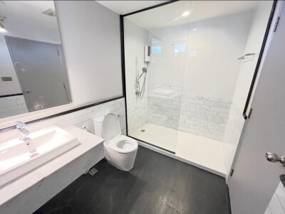 ดี.เอส. ทาวเวอร์ 1 สุขุมวิท 33 /  204.31 ตารางเมตร  ชั้น 19-19