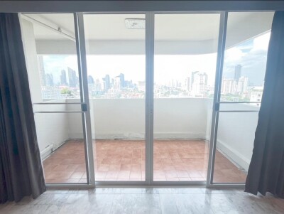 ดี.เอส. ทาวเวอร์ 1 สุขุมวิท 33 /  204.31 ตารางเมตร  ชั้น 19-18