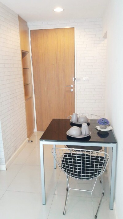 ซีนิธ เพลส สุขุมวิท 42 / 31.3 ตร. ม. ตึกB ชั้น7-4