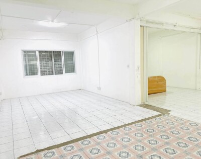 อาคารพาณิชย์ 2คูหา 3.5ชั้น ย่านพระราม4 ใกล้ช่อง3 ทำเลดี 3ห้องน้ำ-3