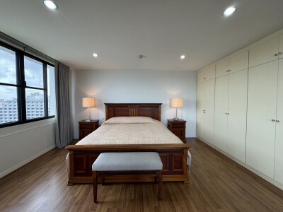 อัปเดตล่าสุด 7/3/68 :  ริเวอไรน์ เพลส คอนโดมิเนียม /  218.43 ตารางเมตร ชั้น 12 *-11