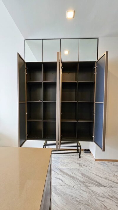 อัปเดตล่าสุด 23/2/2568 :  ศาลาแดง วัน / 57 ตรม. ชั้น 11 *-19