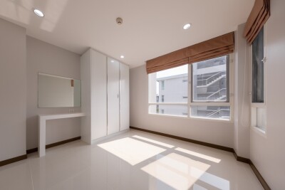 อัปเดตล่าสุด 21/02/68 :  อิลีเม้นท์ ศรีนครินทร์ / 52.75  ตรม. ชั้น 6 ตึก C-10