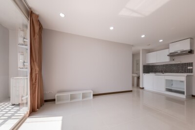 อัปเดตล่าสุด 21/02/68 :  อิลีเม้นท์ ศรีนครินทร์ / 52.75  ตรม. ชั้น 6 ตึก C-3