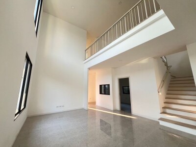 ไซมิส โฮล์ม พหลฯ - วิภาวดี / บ้านเดี่ยว 2 ชั้น  4 ห้องนอน  5 ห้องน้ำ