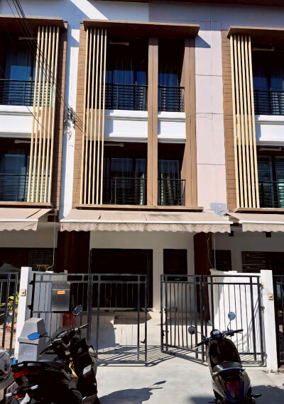 บ้านกลางเมือง กัลปพฤกษ์