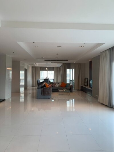 รอยัล เรสสิเดนซ์ พาร์ค / 385 ตรม. *-2