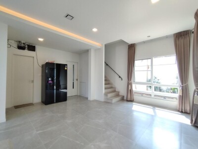 โครงการ มัณฑนาบางนา-วงแหวน  / พื้นที่ใช้สอย 158 ตารางเมตร   • 3 ห้องนอน  • 3 ห้องน้ำ-4