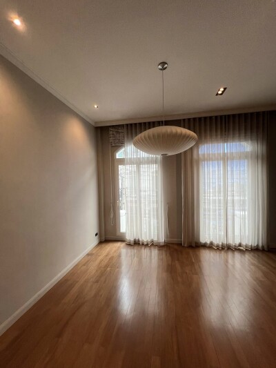 บ้านกลางเมือง แกรนด์ เดอ ปารีส รัชดา / 3 ชั้น 2 หลัง ภายในทุบต่อเติมติดกันเป็นหลังเดียวกัน  4 ห้องนอน-5