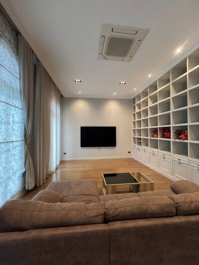 บ้านกลางเมือง แกรนด์ เดอ ปารีส รัชดา / 3 ชั้น 2 หลัง ภายในทุบต่อเติมติดกันเป็นหลังเดียวกัน  4 ห้องนอน-3