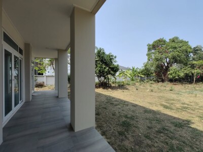 เลควูด คันทรี่ คลับ บางนา กม.18 / ที่ดิน: 600 ตร.วา พื้นที่ใช้สอย: 320 ตร.ม.-20