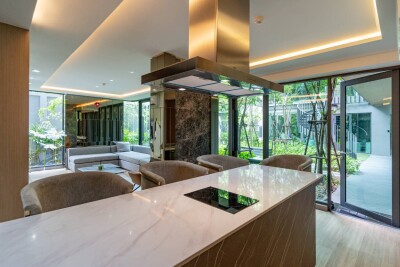 ลอยด์ ศูนย์วิจัย - ทองหล่อ / ห้อง 559/121-122 ชั้น 8-19