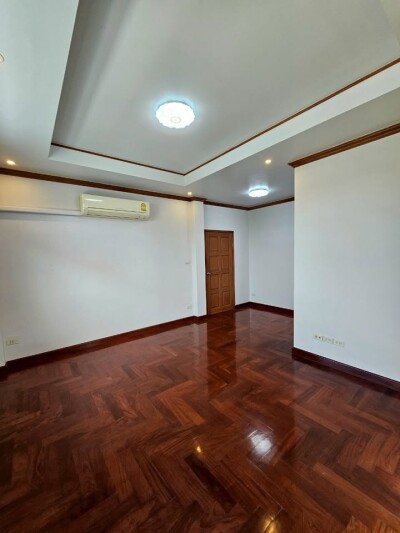 บ้านเดี่ยวลาดพร้าว 93 / บ้าน 3 ชั้น ขนาดพื้นที่ 111 ตรว. พื้นที่ใช้สอย 800 ตรม