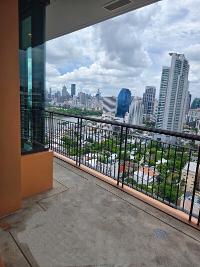 อกัสตัน สุขุมวิท 22 / ขนาด 155 ตร.ม. | ชั้น 28 | เพดานสูง 2.8 ม.