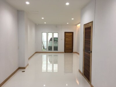 อัพเดตล่าสุด 18/7/2568 : ทาวน์เฮ้าส์ รีโนเวทใหม่ ปุณณวิถี 47  / ตรงข้ามคอนโดเดอะกรีน 2ทาวน์เฮ้าส์ 22 ตร.วา 2 ชั้น-6