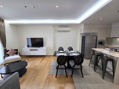 เอช คอนโด สุขุมวิท 43 / 📐 ขนาด 70 ตร.ม. | 🛏 2 ห้องนอน | 🛁 2 ห้องน้ำ | ชั้น 10