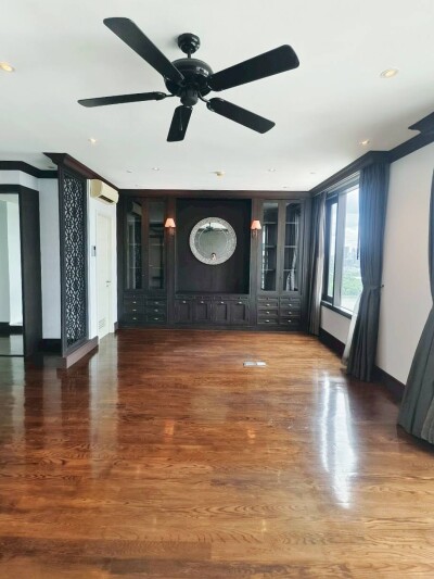 อกัสตัน สุขุมวิท 22 / ขนาด 155 ตร.ม. | ชั้น 28 | เพดานสูง 2.8 ม.