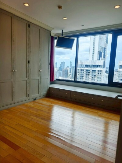 อกัสตัน สุขุมวิท 22 / ขนาด 155 ตร.ม. | ชั้น 28 | เพดานสูง 2.8 ม.