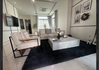 โครงการ The Master เอกมัย-สุคนธสวัสดิ์ / พื้นที่ใช้สอย: 409.25 ตร.ม.  3 ห้องนอน | 4 ห้องน้ำ (มีอ่างอาบน้ำ)