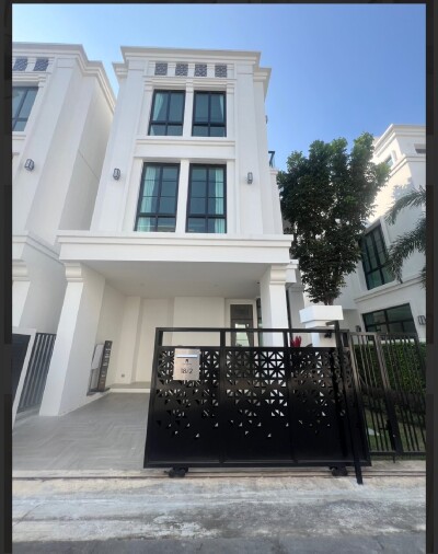 โครงการ The Master เอกมัย-สุคนธสวัสดิ์ / พื้นที่ใช้สอย: 409.25 ตร.ม.  3 ห้องนอน | 4 ห้องน้ำ (มีอ่างอาบน้ำ)